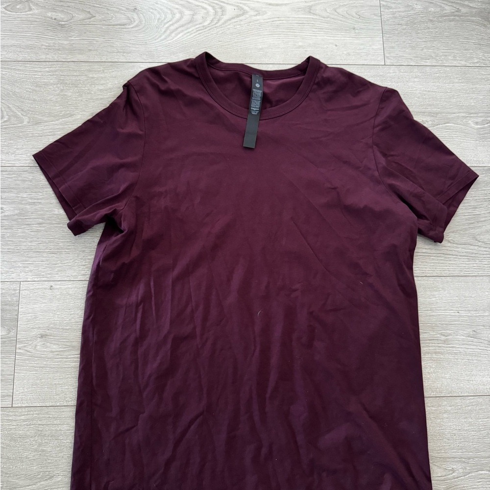 Lululemon Men's Burgundy T-Shirt